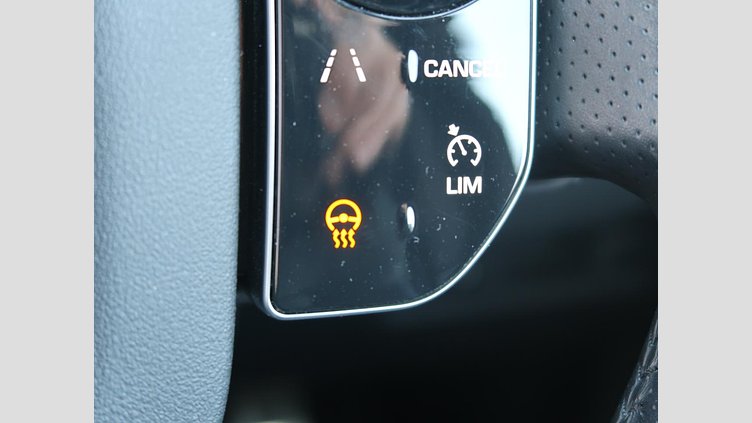 2019 認定中古車 Land Rover Range Rover Sport ユーロンホワイト 3.0リッターTDV6ディーゼル（258 PS） HSE