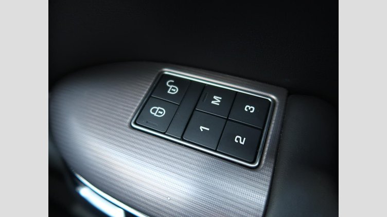 2019 認定中古車 Land Rover Range Rover Sport ユーロンホワイト 3.0リッターTDV6ディーゼル（258 PS） HSE