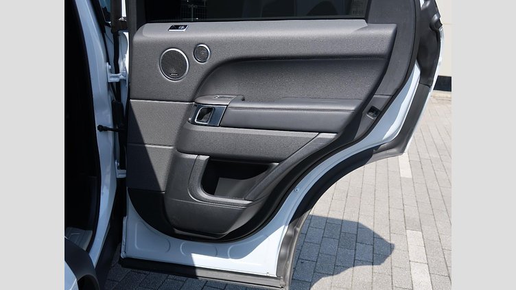 2019 認定中古車 Land Rover Range Rover Sport ユーロンホワイト 3.0リッターTDV6ディーゼル（258 PS） HSE