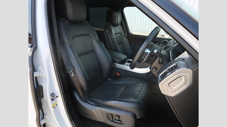 2019 認定中古車 Land Rover Range Rover Sport ユーロンホワイト 3.0リッターTDV6ディーゼル（258 PS） HSE