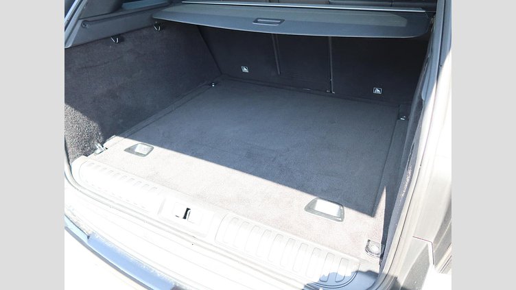 2019 認定中古車 Land Rover Range Rover Sport ユーロンホワイト 3.0リッターTDV6ディーゼル（258 PS） HSE