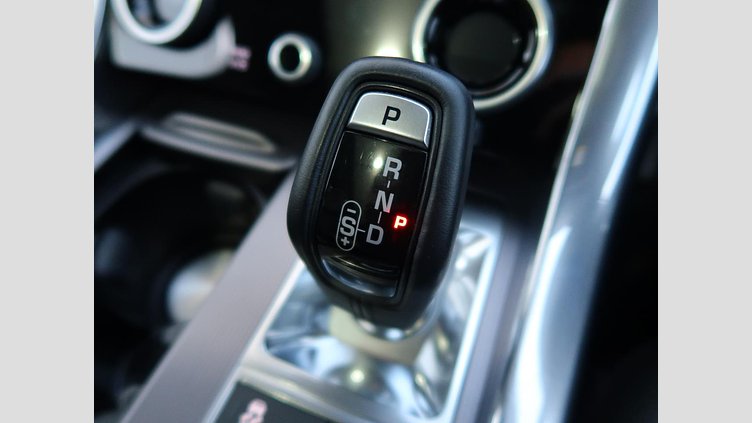 2019 認定中古車 Land Rover Range Rover Sport ユーロンホワイト 3.0リッターTDV6ディーゼル（258 PS） HSE