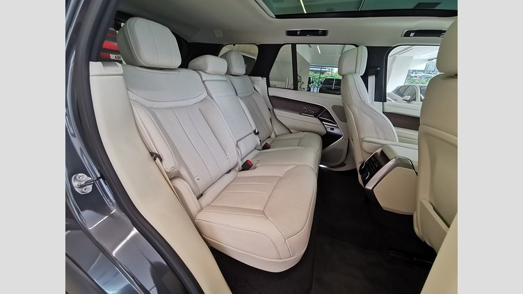 2024 認定中古車 Land Rover Range Rover カルパチアングレイ D300 AWD MHEV（AT） スタンダードホイールベース SE