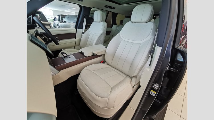 2024 認定中古車 Land Rover Range Rover カルパチアングレイ D300 AWD MHEV（AT） スタンダードホイールベース SE