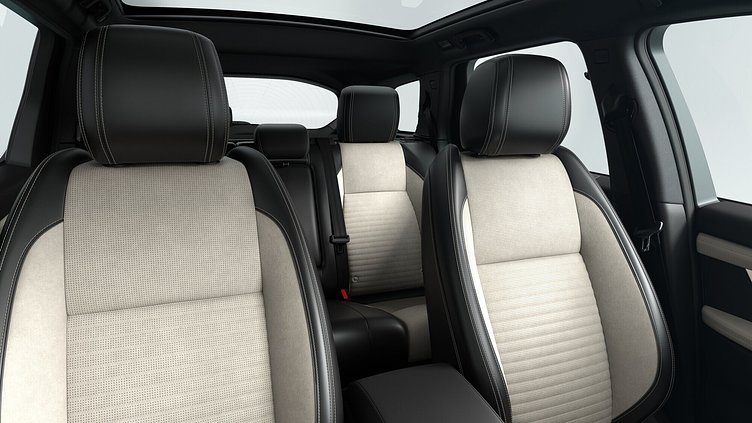 2024 認定中古車 Land Rover Discovery Sport シリコンシルバー D200マイルドハイブリッド（ディーゼル） 標準ホイール DYNAMIC SE