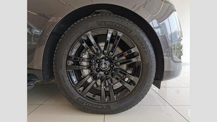 2022 認定中古車 Land Rover Range Rover シャラントグレー D300 AWD MHEV（AT） スタンダードホイールベース SE