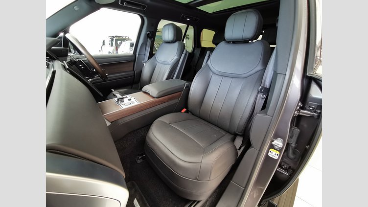 2022 認定中古車 Land Rover Range Rover シャラントグレー D300 AWD MHEV（AT） スタンダードホイールベース SE