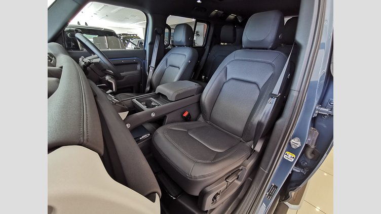 2023 認定中古車 Land Rover Defender 110 タスマンブルー D300 AWD（AT） S