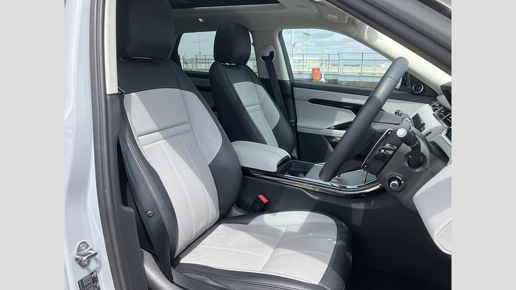 2023 認定中古車 Land Rover Range Rover Evoque アロイオスグレイ D200マイルドハイブリッド（ディーゼル） スタンダードホイールベース DYNAMIC SE