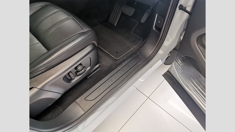 2024 認定中古車 Land Rover Range Rover Evoque アロイオスグレイ D200マイルドハイブリッド（ディーゼル） スタンダードホイールベース S