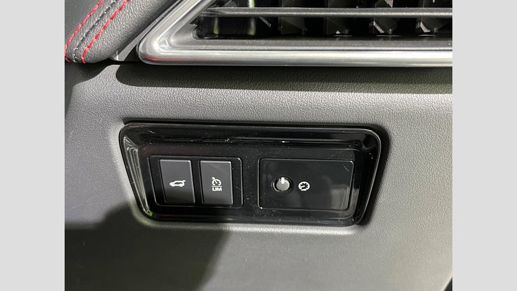 2020 認定中古車 Jaguar F-Pace Yulong White 2.0 litre i4D Diesel チェッカーフラッグエディション