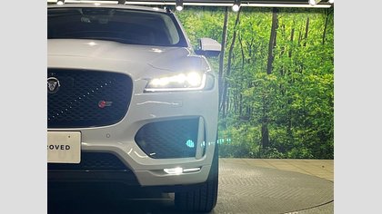 F-Pace 28