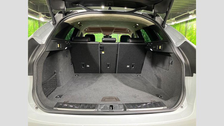 2020 認定中古車 Jaguar F-Pace Yulong White 2.0 litre i4D Diesel チェッカーフラッグエディション