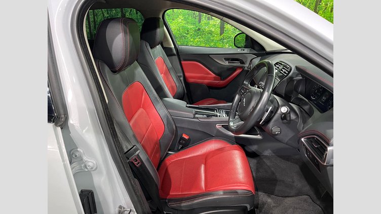 2020 認定中古車 Jaguar F-Pace Yulong White 2.0 litre i4D Diesel チェッカーフラッグエディション