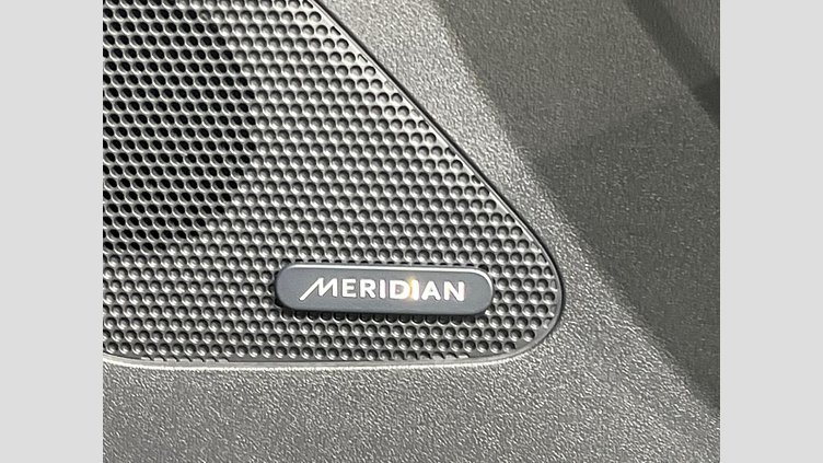 2020 認定中古車 Jaguar F-Pace Yulong White 2.0 litre i4D Diesel チェッカーフラッグエディション