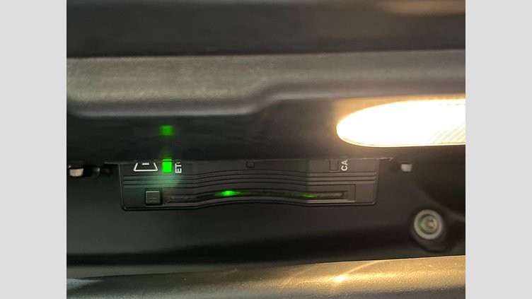 2020 認定中古車 Jaguar F-Pace Yulong White 2.0 litre i4D Diesel チェッカーフラッグエディション