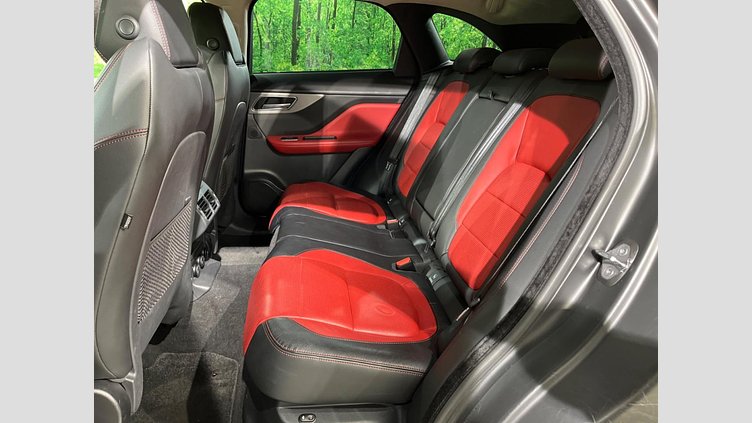 2020 認定中古車 Jaguar F-Pace Yulong White 2.0 litre i4D Diesel チェッカーフラッグエディション