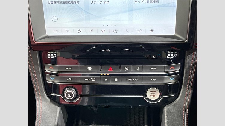 2020 認定中古車 Jaguar F-Pace Yulong White 2.0 litre i4D Diesel チェッカーフラッグエディション