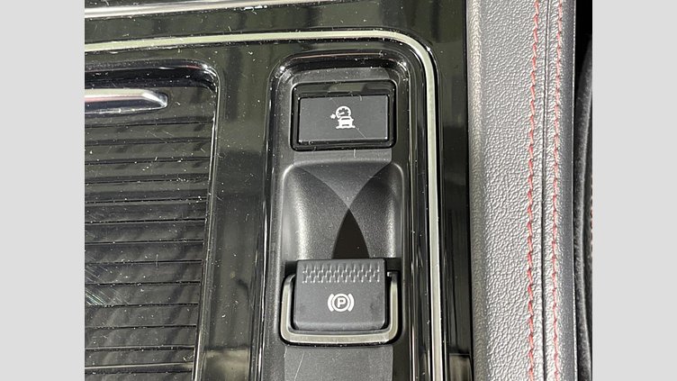 2020 認定中古車 Jaguar F-Pace Yulong White 2.0 litre i4D Diesel チェッカーフラッグエディション