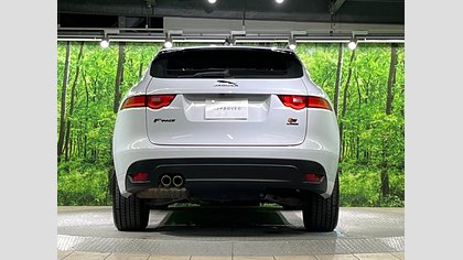 F-Pace 7