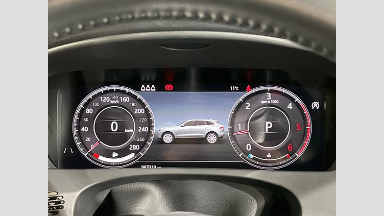 2020 認定中古車 Jaguar F-Pace Yulong White 2.0 litre i4D Diesel チェッカーフラッグエディション