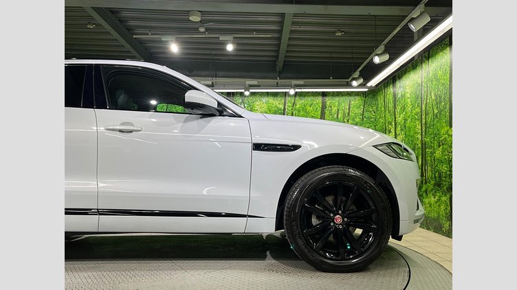 2020 認定中古車 Jaguar F-Pace Yulong White 2.0 litre i4D Diesel チェッカーフラッグエディション