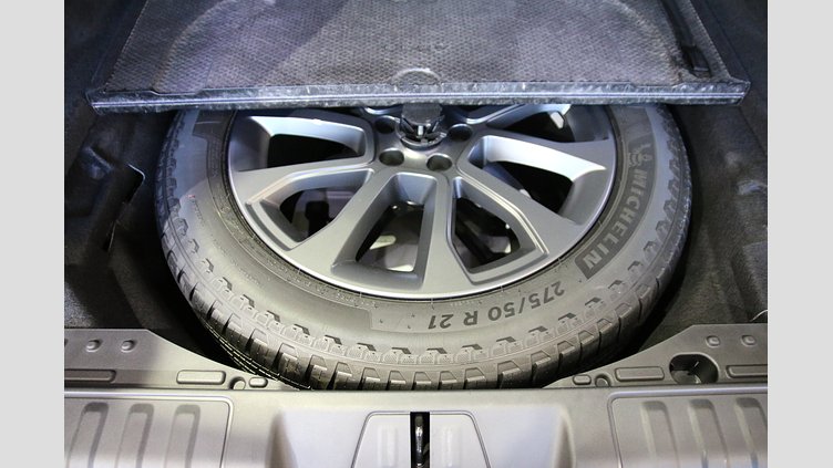 2023 認定中古車 Land Rover Range Rover Sport フジホワイト 3.0リッター6気筒300PSターボチャージドディーゼルMHEV（オートマチック） DYNAMIC SE