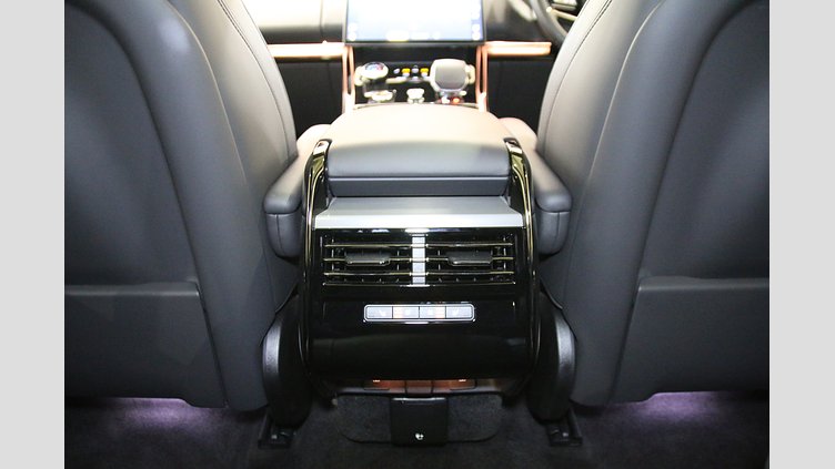 2023 認定中古車 Land Rover Range Rover Sport フジホワイト 3.0リッター6気筒300PSターボチャージドディーゼルMHEV（オートマチック） DYNAMIC SE