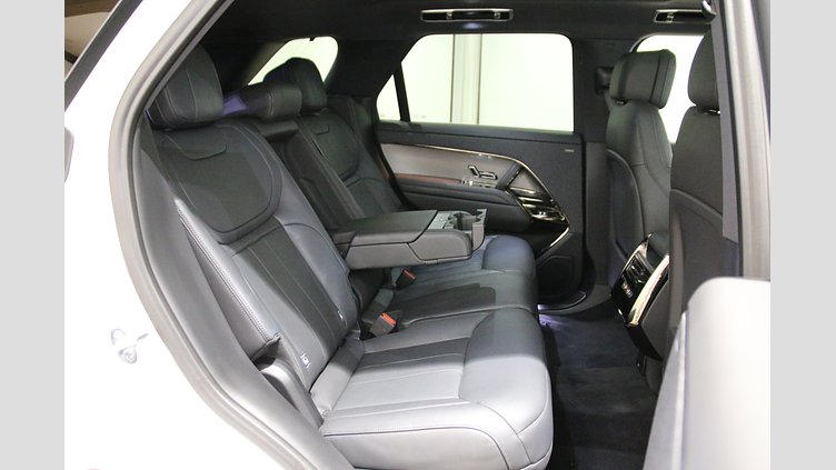 2023 認定中古車 Land Rover Range Rover Sport フジホワイト 3.0リッター6気筒300PSターボチャージドディーゼルMHEV（オートマチック） DYNAMIC SE