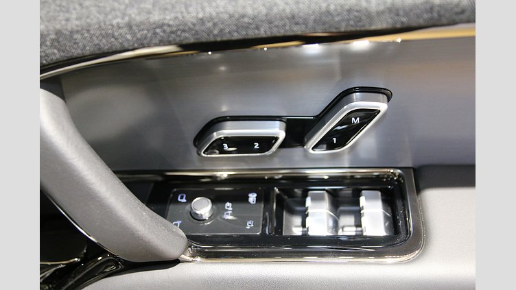 2023 認定中古車 Land Rover Range Rover Sport フジホワイト 3.0リッター6気筒300PSターボチャージドディーゼルMHEV（オートマチック） DYNAMIC SE