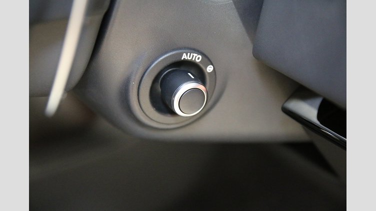 2023 認定中古車 Land Rover Range Rover Sport フジホワイト 3.0リッター6気筒300PSターボチャージドディーゼルMHEV（オートマチック） DYNAMIC SE