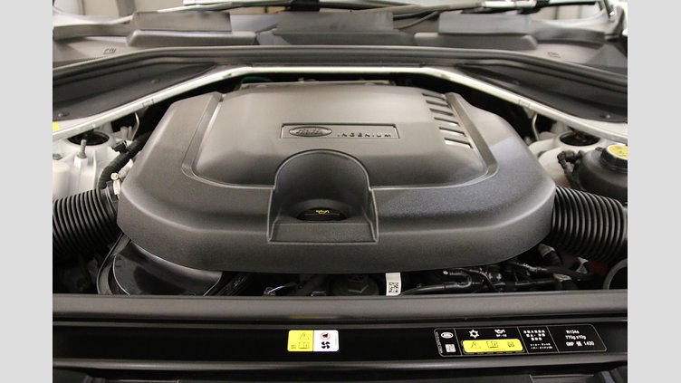 2023 認定中古車 Land Rover Range Rover Sport フジホワイト 3.0リッター6気筒300PSターボチャージドディーゼルMHEV（オートマチック） DYNAMIC SE