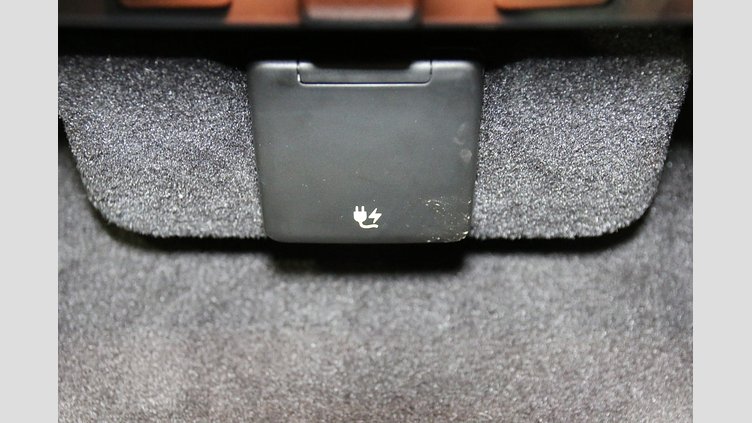 2023 認定中古車 Land Rover Range Rover Sport フジホワイト 3.0リッター6気筒300PSターボチャージドディーゼルMHEV（オートマチック） DYNAMIC SE