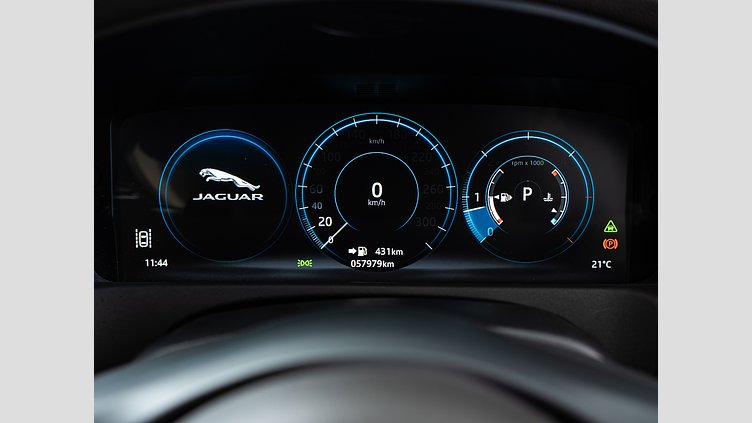 2016 認定中古車 Jaguar XF Fuji White 2.0diesel プレステージ