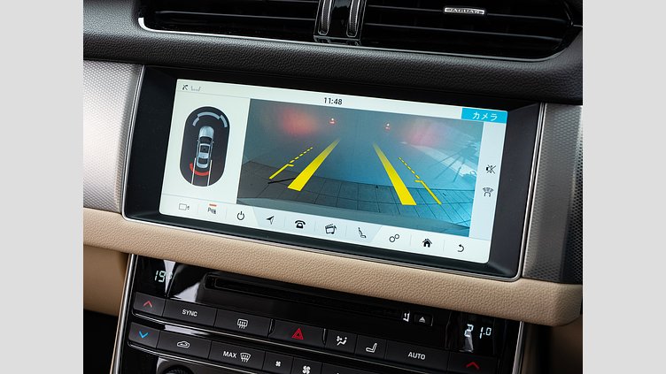 2016 認定中古車 Jaguar XF Fuji White 2.0diesel プレステージ