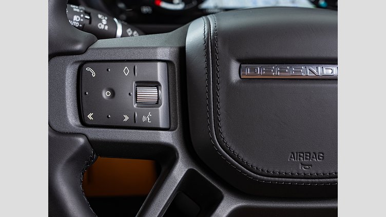 2022 認定中古車 Land Rover Defender 110 サントリーニブラック D300 AWD（AT） X-DYNAMIC HSE D300 エアサスペンション