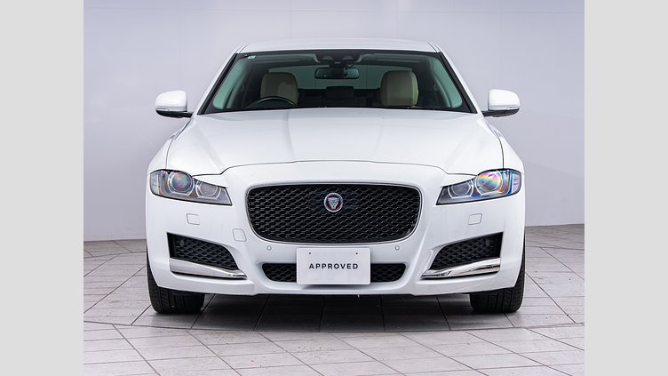 2016 認定中古車 Jaguar XF Fuji White 2.0diesel プレステージ