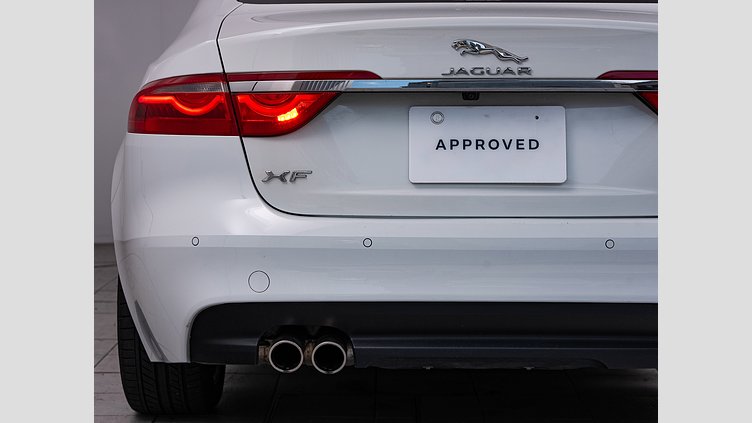 2016 認定中古車 Jaguar XF Fuji White 2.0diesel プレステージ