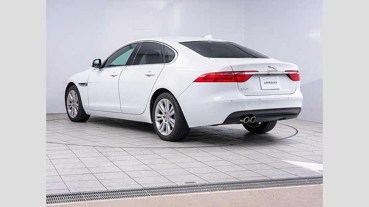 2016 認定中古車 Jaguar XF Fuji White 2.0diesel プレステージ