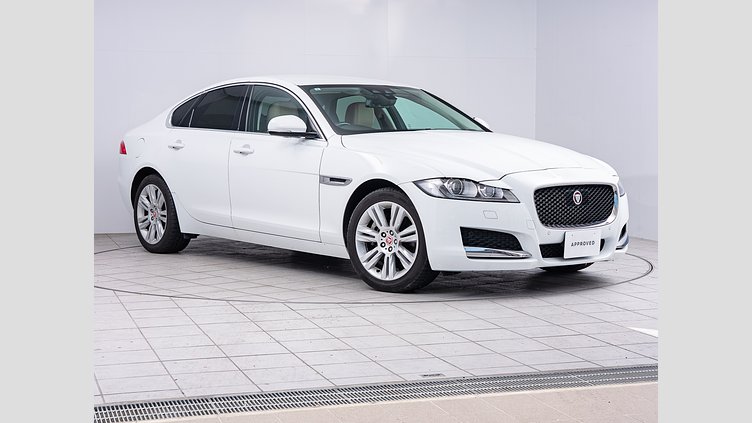 2016 認定中古車 Jaguar XF Fuji White 2.0diesel プレステージ