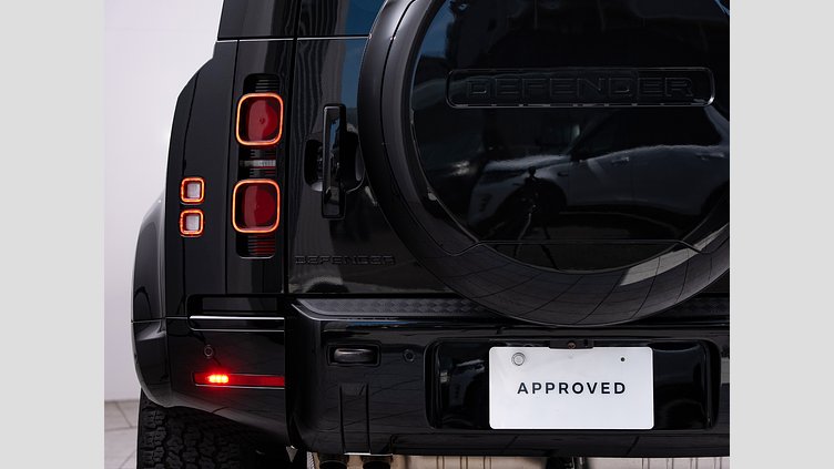 2022 認定中古車 Land Rover Defender 110 サントリーニブラック D300 AWD（AT） X-DYNAMIC HSE D300 エアサスペンション