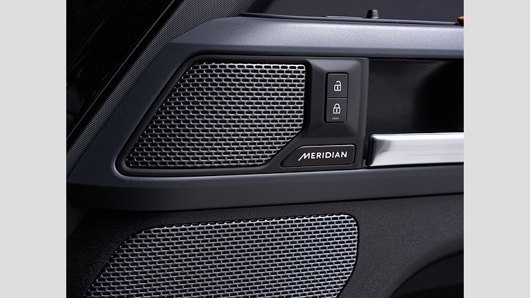 2022 認定中古車 Land Rover Defender 110 サントリーニブラック D300 AWD（AT） X-DYNAMIC HSE D300 エアサスペンション