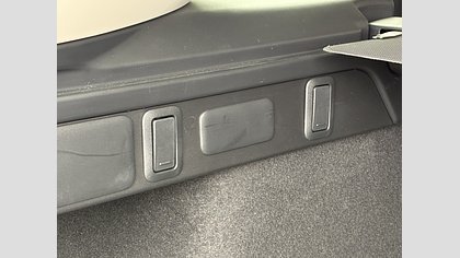 Range Rover Velar 17