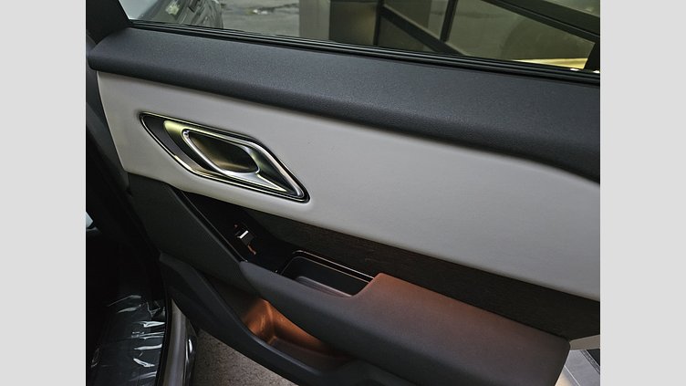 2024 認定中古車 Land Rover Range Rover Velar ハクバシルバー P400eプラグインハイブリッド（ガソリン） スタンダードホイールベース Dynamic SE