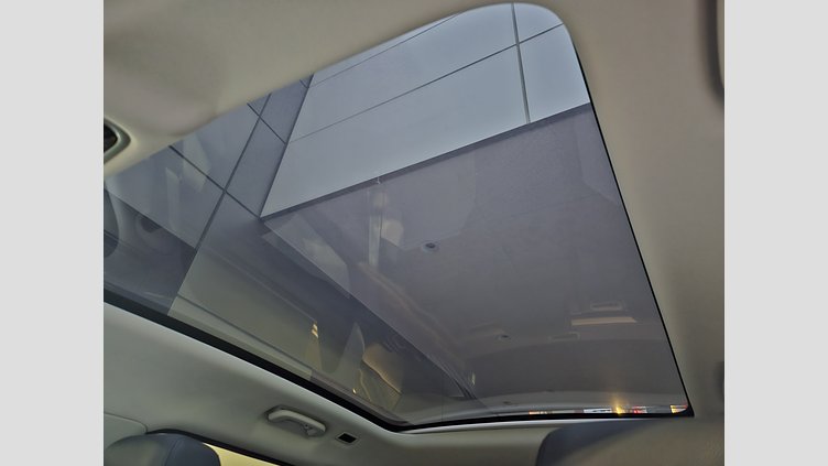 2024 認定中古車 Land Rover Range Rover Velar ハクバシルバー P400eプラグインハイブリッド（ガソリン） スタンダードホイールベース Dynamic SE