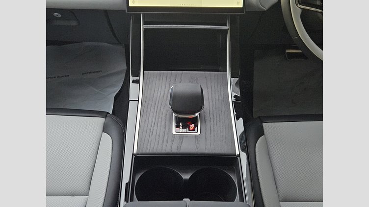 2024 認定中古車 Land Rover Range Rover Velar ハクバシルバー P400eプラグインハイブリッド（ガソリン） スタンダードホイールベース Dynamic SE