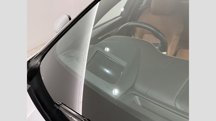 2021 認定中古車 Jaguar XF ユーロンホワイト P300 AWD（オートマチック） R-DYNAMIC SE P300 AWD