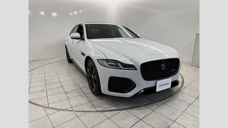 2021 認定中古車 Jaguar XF ユーロンホワイト P300 AWD（オートマチック） R-DYNAMIC SE P300 AWD