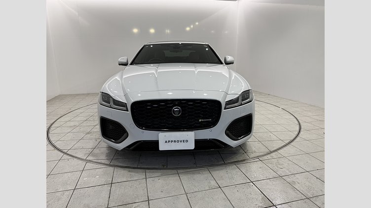 2021 認定中古車 Jaguar XF ユーロンホワイト P300 AWD（オートマチック） R-DYNAMIC SE P300 AWD