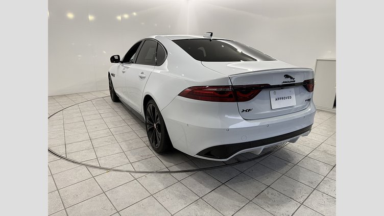 2021 認定中古車 Jaguar XF ユーロンホワイト P300 AWD（オートマチック） R-DYNAMIC SE P300 AWD